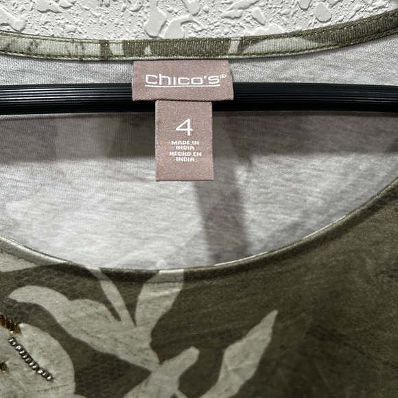 📸Chico's Olive Green Top with Floral Design size 4 GUC - Picture 5 of 8